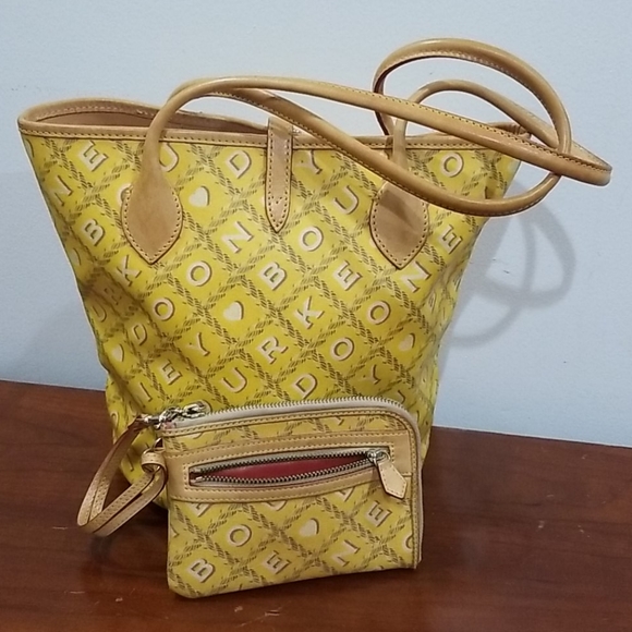 Dooney & Bourke puzzle bucket bag&wristlet wallet - Picture 6 of 16